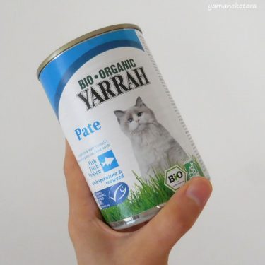 冬の間は、猫缶もあったかく。